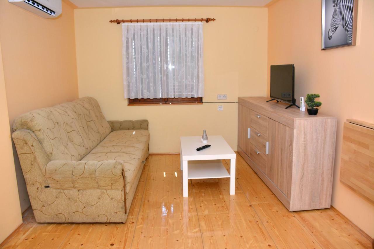 Apartman Viktorija 克拉平斯凯托普利采 外观 照片